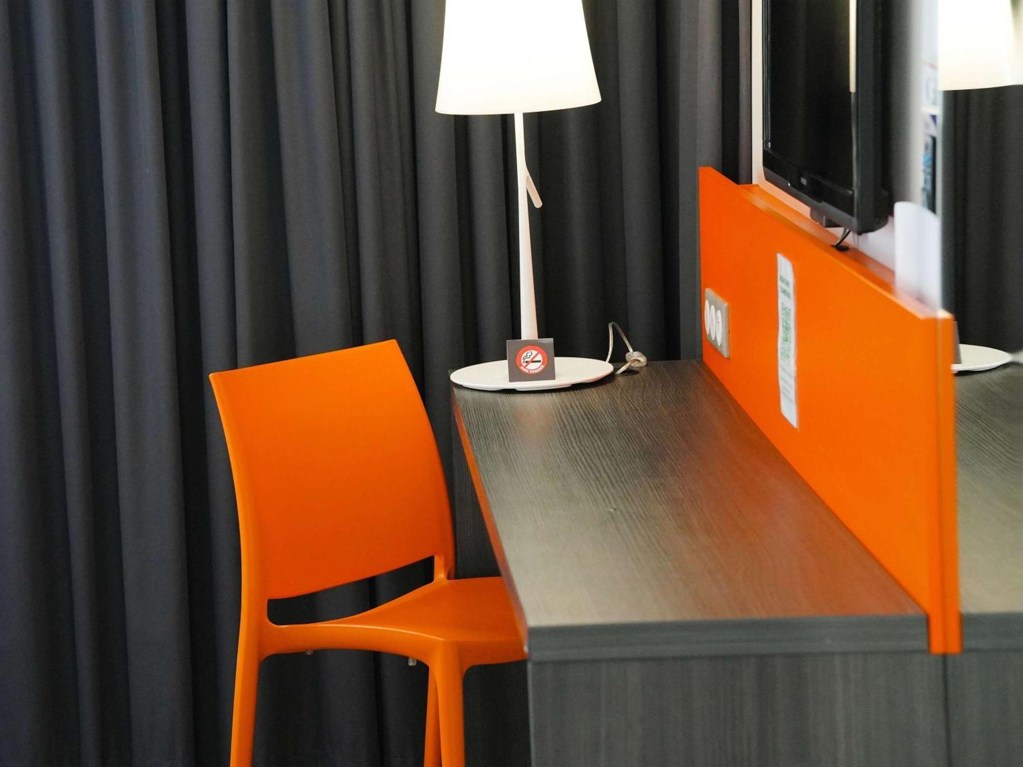 Отель Ibis Styles Caen Centre Gare Экстерьер фото