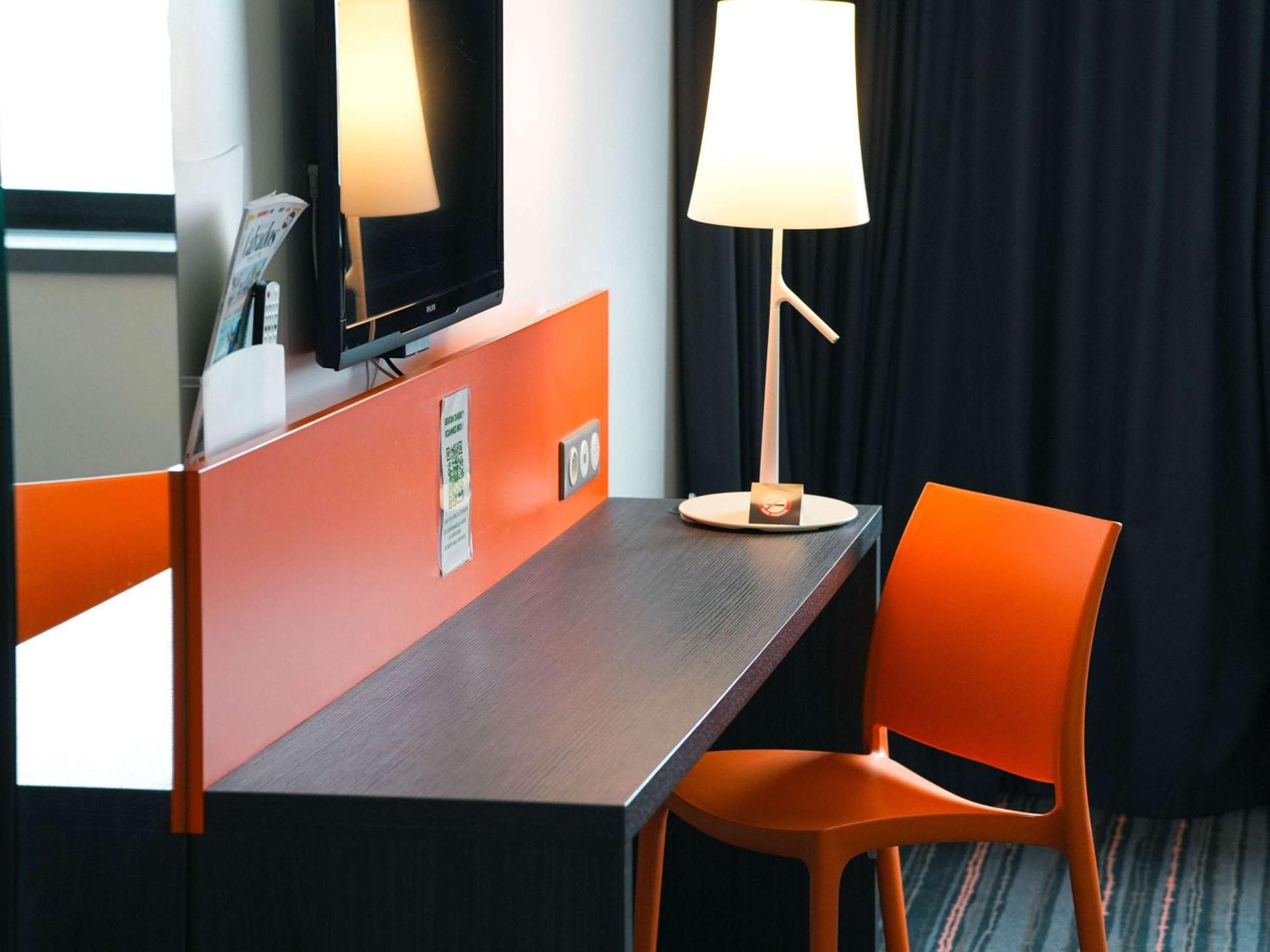 Отель Ibis Styles Caen Centre Gare Экстерьер фото