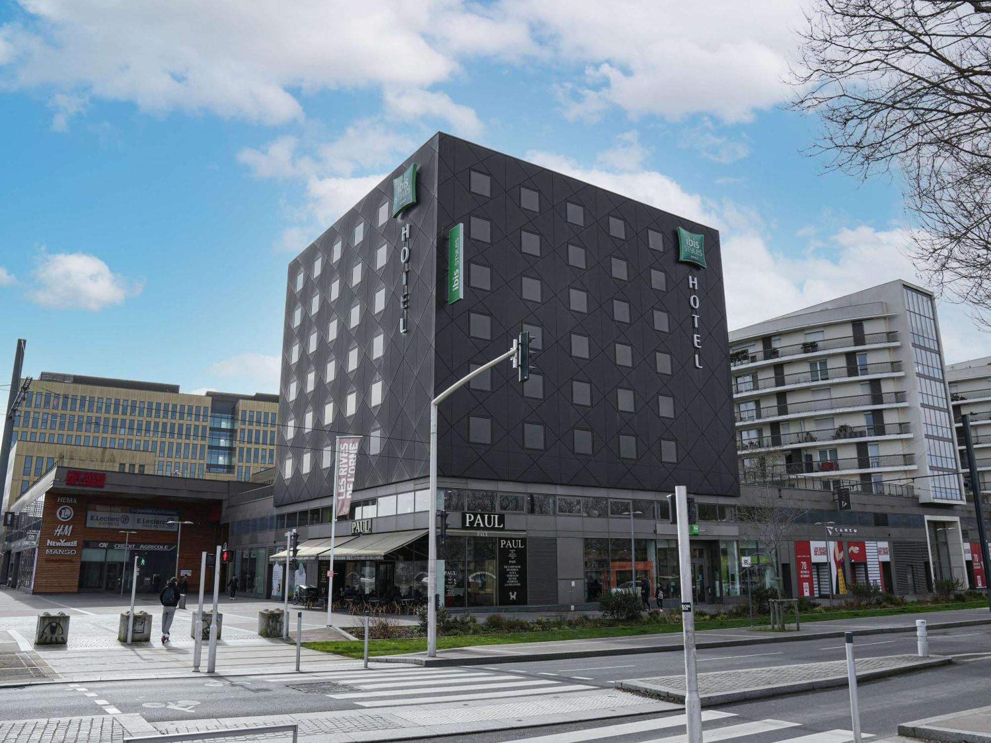 Отель Ibis Styles Caen Centre Gare Экстерьер фото